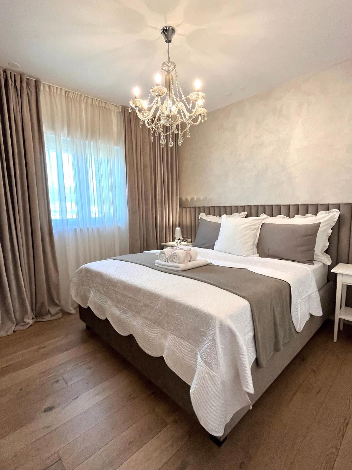 Luxury Apartment Rinos - Free Garage Parking Split Kültér fotó